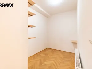Pronájem bytu 1+kk, Praha - Vinohrady, Lucemburská, 25 m2