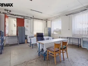 Pronájem výrobních prostor, Aš, Mánesova, 2350 m2