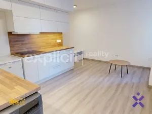 Pronájem bytu 1+kk, Zlín, Lorencova, 32 m2