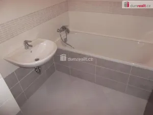 Pronájem bytu 2+kk, Praha, Hlučkova, 63 m2