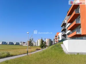 Pronájem bytu 2+kk, Praha, Hlučkova, 63 m2