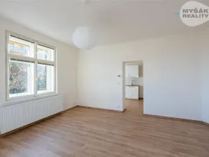 Pronájem bytu 2+kk, Praha - Břevnov, Zúžená, 30 m2