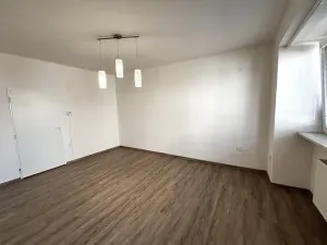 Pronájem bytu 1+1, Hulín, nám. Míru, 45 m2