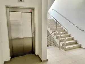 Pronájem bytu 1+kk, Praha - Krč, Dolnokrčská, 40 m2