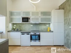 Prodej bytu 2+kk, Praha, Pastevců, 54 m2