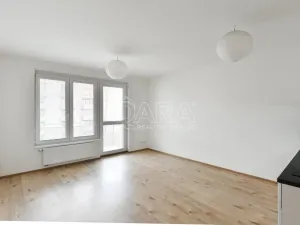 Pronájem bytu 1+kk, Praha - Čakovice, Tryskovická, 33 m2