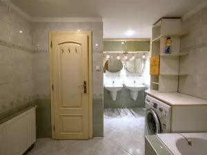 Pronájem bytu 3+1, Praha, Viktora Huga, 164 m2