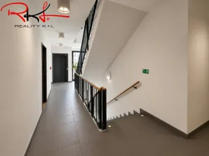 Pronájem bytu 2+kk, Praha, Sousedíkova, 65 m2