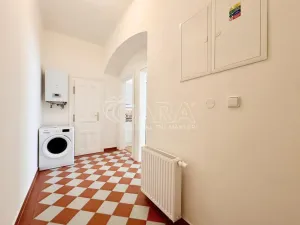 Pronájem bytu 2+kk, Praha - Nusle, 47 m2