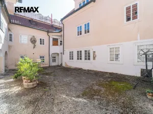 Pronájem bytu 3+1, Praha - Malá Strana, Valdštejnské náměstí, 91 m2