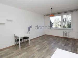 Pronájem bytu 1+kk, Praha, Pirinská, 30 m2