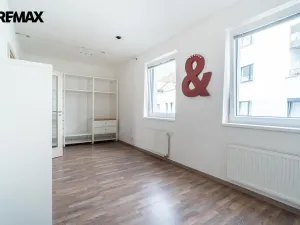 Pronájem bytu 2+kk, Praha, U starého mlýna, 53 m2