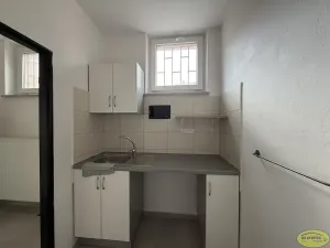 Pronájem obchodního prostoru, Kroměříž, Tovačovského, 101 m2