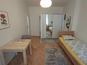 Pronájem bytu 1+kk, Praha - Břevnov, Nad Kajetánkou, 26 m2