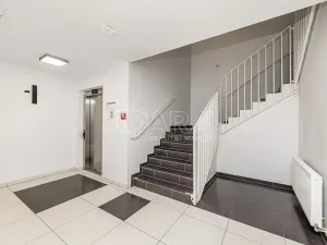 Prodej bytu 1+kk, Praha - Vysočany, Strnadových, 32 m2
