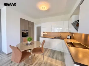 Prodej bytu 2+kk, Praha - Vysočany, Modrého, 61 m2