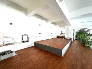 Pronájem atypického bytu, Praha - Smíchov, Křížová, 100 m2
