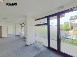 Pronájem obchodního prostoru, Praha - Modřany, Soukalova, 104 m2