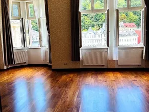 Prodej bytu 2+1, Karlovy Vary, Divadelní náměstí, 90 m2