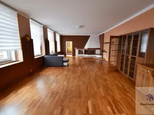 Pronájem bytu 3+1, Ústí nad Labem - Ústí nad Labem-centrum, Velká Hradební, 96 m2
