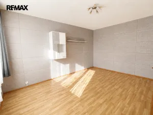 Pronájem bytu 1+1, Ostrov, Kollárova, 36 m2
