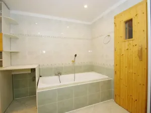 Pronájem atypického bytu, Praha - Smíchov, Viktora Huga, 164 m2
