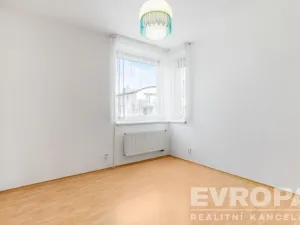 Prodej bytu 2+1, Praha - Újezd, Pastevců, 70 m2