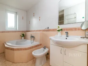 Prodej rodinného domu, Zvole, 520 m2