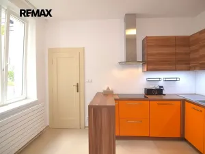 Pronájem bytu 3+1, Praha - Podolí, Podolská, 69 m2