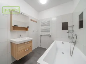 Pronájem bytu 2+kk, Sokolov, Křížová, 58 m2