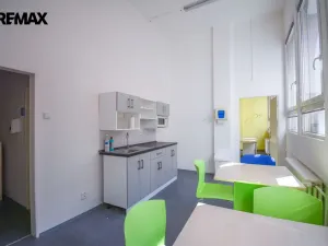 Pronájem kanceláře, Hradec Králové - Věkoše, Akademika Bedrny, 315 m2