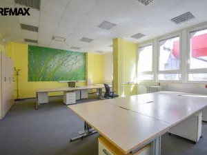 Pronájem kanceláře, Hradec Králové - Věkoše, Akademika Bedrny, 315 m2
