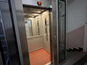 Pronájem bytu 1+kk, Praha - Žižkov, Fibichova, 25 m2