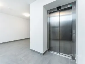 Pronájem bytu 1+kk, Praha - Vysočany, Střídavá, 35 m2