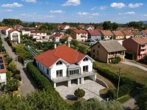 Prodej rodinného domu, Pohořelice - Nová Ves, 408 m2
