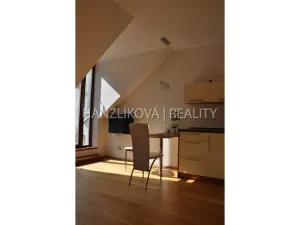 Pronájem bytu 2+kk, Hluboká nad Vltavou, Masarykova, 58 m2