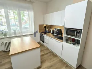 Pronájem bytu 2+kk, Praha, Vršovická, 57 m2