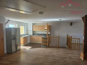 Prodej atypického bytu, Chomutov, náměstí Dr. Beneše, 155 m2
