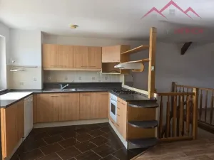 Prodej atypického bytu, Chomutov, náměstí Dr. Beneše, 155 m2