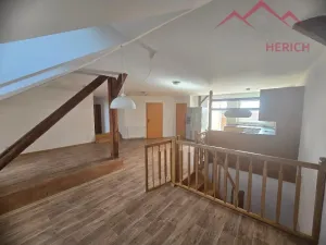 Prodej atypického bytu, Chomutov, náměstí Dr. Beneše, 155 m2
