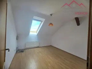 Prodej atypického bytu, Chomutov, náměstí Dr. Beneše, 155 m2