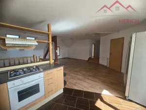 Prodej atypického bytu, Chomutov, náměstí Dr. Beneše, 155 m2