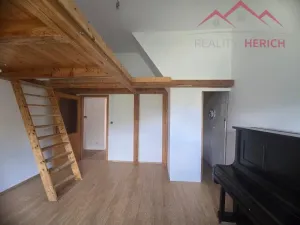 Prodej atypického bytu, Chomutov, náměstí Dr. Beneše, 155 m2