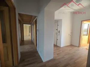 Prodej atypického bytu, Chomutov, náměstí Dr. Beneše, 155 m2