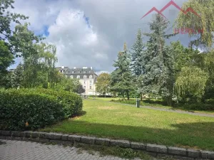 Prodej atypického bytu, Chomutov, náměstí Dr. Beneše, 155 m2