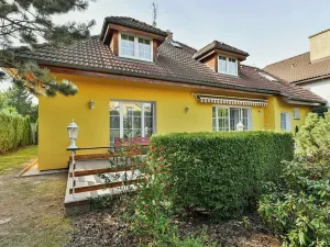 Pronájem rodinného domu, Praha - Štěrboholy, K valu, 220 m2
