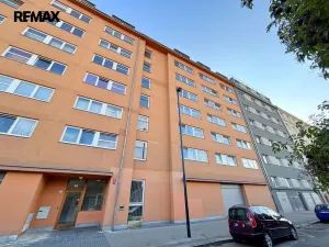 Pronájem bytu 1+kk, Praha - Nusle, Bartoškova, 33 m2