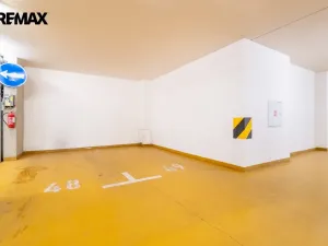 Prodej garážového stání, Praha - Nusle, Bartoškova, 13 m2