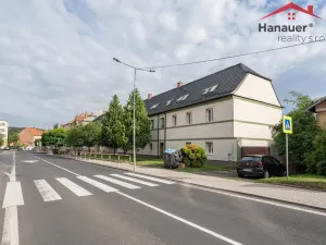 Prodej komerční nemovitosti, Hostomice, Školní náměstí, 487 m2