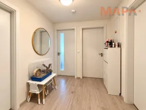 Pronájem bytu 2+kk, Praha - Holešovice, V háji, 52 m2